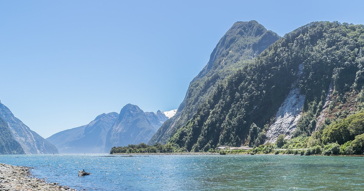 New Zealand travel eSIM with fast 5G/4G/LTE mobile data coverage from MegaEsim