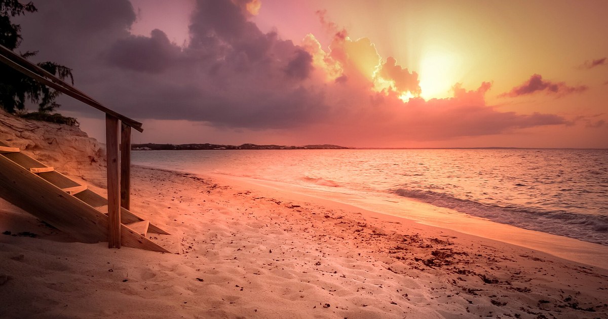 Turks and Caicos Islands travel eSIM with fast 5G/4G/LTE mobile data coverage from MegaEsim
