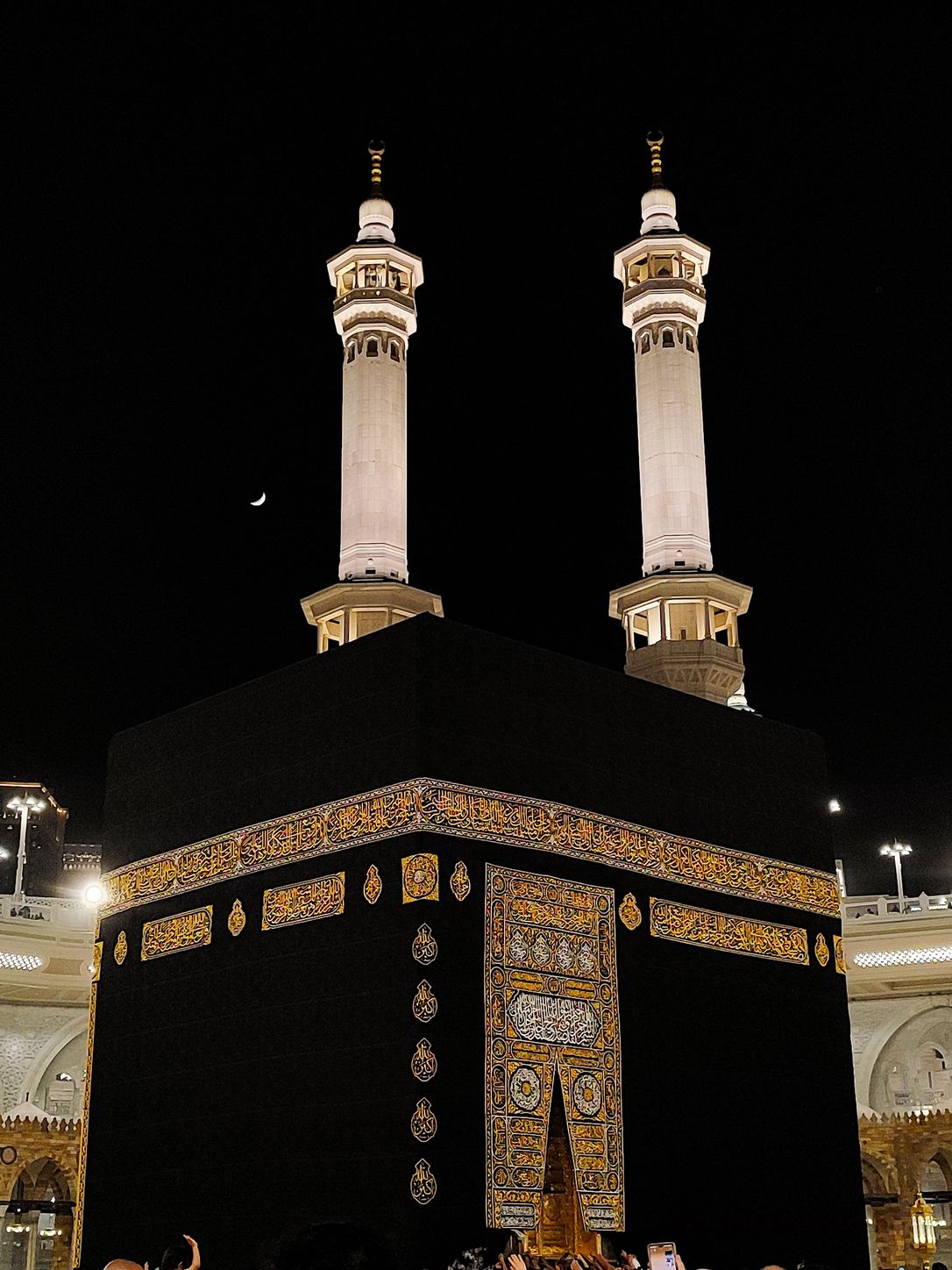 The Kaaba at Al Masjid al Haram in Makkah at night, where a MegaEsim Umrah eSIM connects to the STC, Mobily and Zain networks